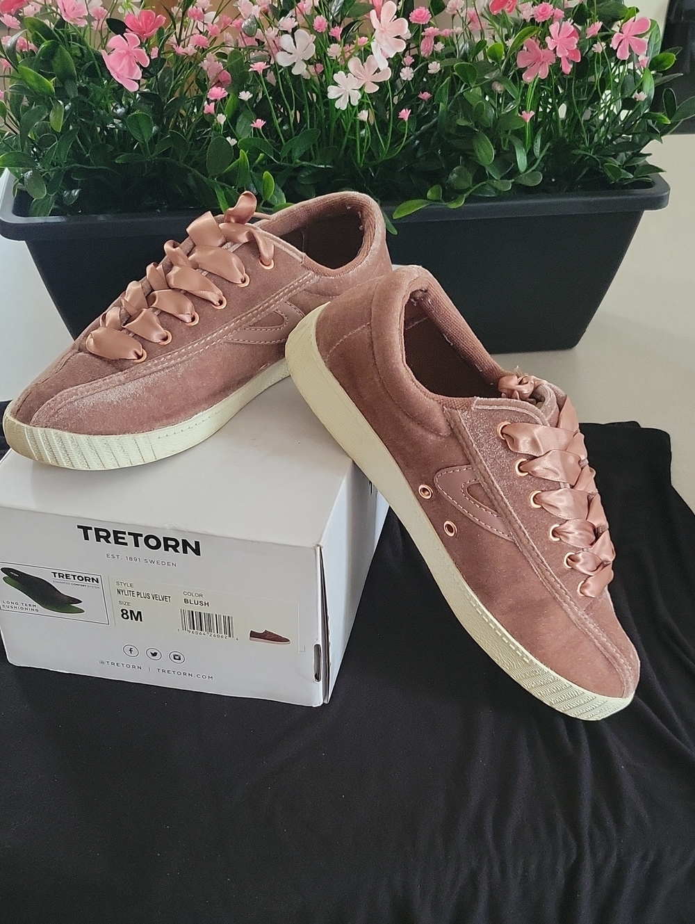 Tretorn Women's Blush Velvet Sneakers